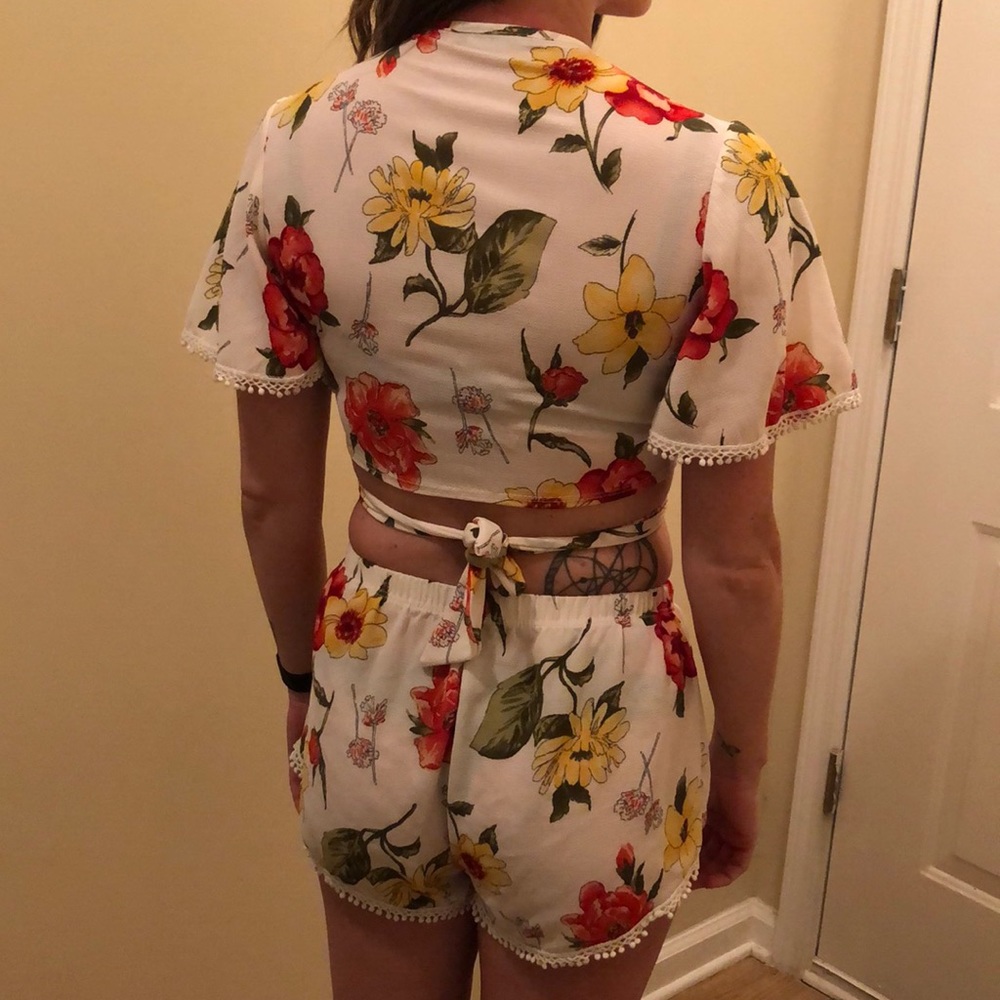 Two piece short set - Picture 6 of 6